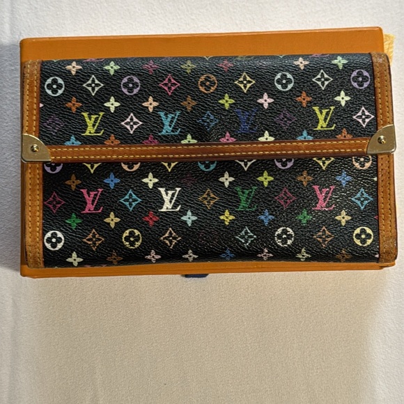 LOUIS VUITTON TASHAKI MURAKAMI TRIFOLD  LONG WALLET  🔥🔥 - Picture 2 of 12
